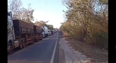 Acidente na BR-153/TO envolvendo carretas e carro deixa 2 mortes, entre Pugmil e Nova Rosalândia