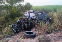 Quatro pessoas morrem em acidente na BR-418, no extremo sul da Bahia, em Nova Viçosa Quatro pessoas morrem em acidente na BR-418, no extremo sul da Bahia, em Nova Viçosa