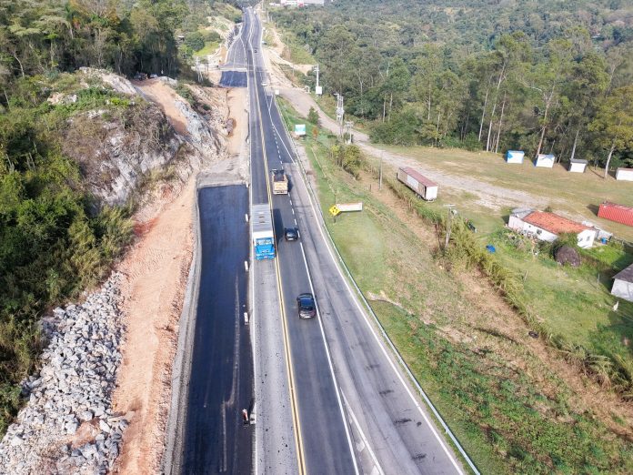 Detonação de rochas na Rodovia Lívio Tagliassachi altera o tráfego em São Roque, nesta segunda (17)