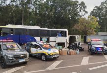 Polícia Rodoviária de SP apreende droga e contrabando em ônibus na SP-270