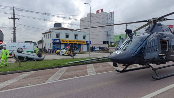Motorista bêbado e sem habilitação é preso após atropelar pedestres na BR-116/PR, em Mandirituba Motorista bêbado e sem habilitação é preso após atropelar pedestres na BR-116/PR, em Mandirituba