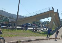 Acidente com caminhão derruba passarela na Fernão Dias e deixa ao menos dois mortos, em Vargem (SP)