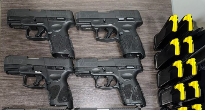 Passageira de ônibus é presa na BR-153/GO, com 8 armas de fogo, em Porangatu