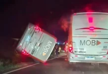 Ônibus tomba na rodovia BR-060/GO e deixa três feridos, em Rio Verde