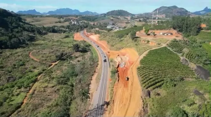 Detonação de rochas na BR-101/ES provoca interdição total, nesta quinta-feira (20)