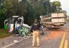 Acidente entre carreta e micro-ônibus mata 23 pessoas na BR-373/PR, entre Imbituva e Ipiranga, nos Campos Gerais do Paraná.