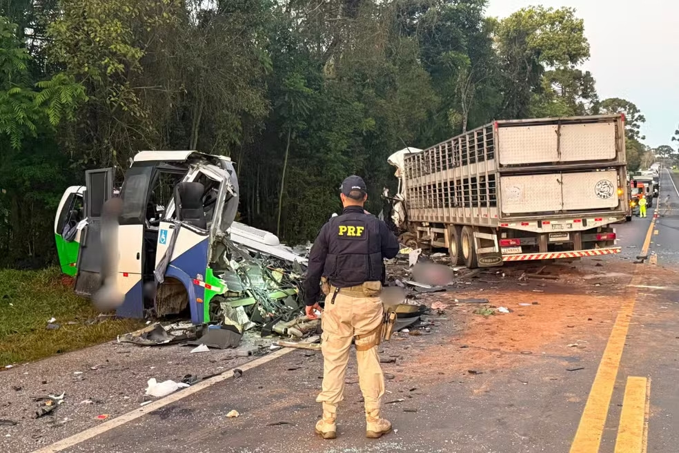 Em menos de uma semana, 35 pessoas morreram e dezenas ficaram feridas em acidentes envolvendo ônibus