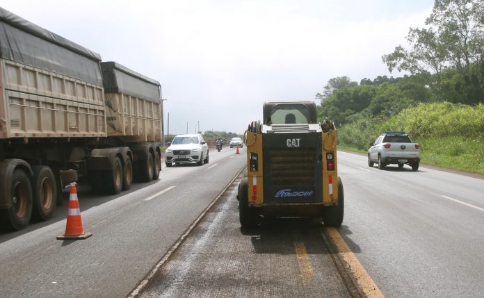 Obras e manutenção em rodovias do Paraná alteram o tráfego, nesta quarta-feira (5) Obras e manutenção em rodovias do Paraná alteram o tráfego, nesta quarta-feira (5)