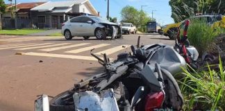 Acidente entre motocicleta e carro deixa mulher morta e três feridos na SC-A101F, em Laguna Acidente entre motocicleta e carro deixa mulher morta e três feridos na SC-A101F, em Laguna