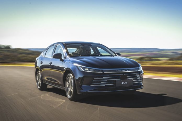 BYD encosta na terceira posição do ranking geral de vendas com recorde de emplacamentos