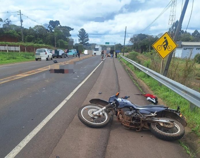 Motoqueiro morre em colisão com carro e motocicleta na rodovia SC-480, em Chapecó Motoqueiro morre em colisão com carro e motocicleta na rodovia SC-480, em Chapecó