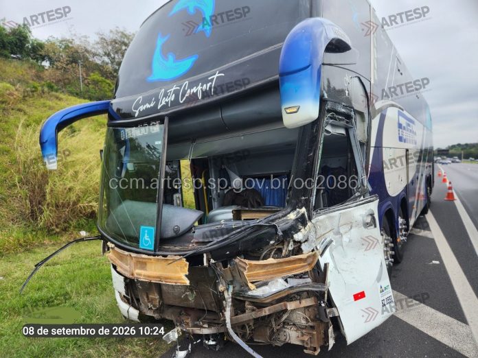 Acidente na Bandeirantes com ônibus, caminhão e carro deixa 5 feridos, em Campinas (SP)