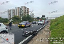 Motoqueiro morre após colidir em traseira de carro na marginal da Anhanguera, em Jundiaí (SP)
