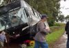 Motorista de ônibus perde o controle e quase tomba o veículo na BR-369/PR, em Cascavel Motorista de ônibus perde o controle e quase tomba o veículo na BR-369/PR, em Cascavel