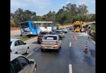 Motorista de ônibus morre em acidente na Fernão Dias (BR-381), em Itatiaiuçu (MG) Motorista de ônibus morre em acidente na Fernão Dias (BR-381), em Itatiaiuçu (MG)