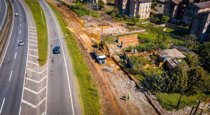 Obras em rodovias da Baixada Santista, Itariri e Mogi das Cruzes alteram o tráfego, nesta semana