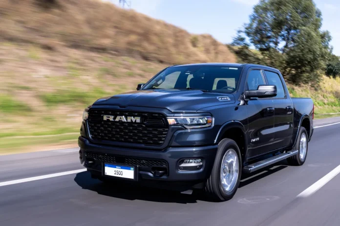 Recall da Jeep e RAM inclui 7,2 mil veículos por risco de incêndio e falhas nos cintos traseiros Recall da Jeep e RAM inclui 7,2 mil veículos por risco de incêndio e falhas nos cintos traseiros