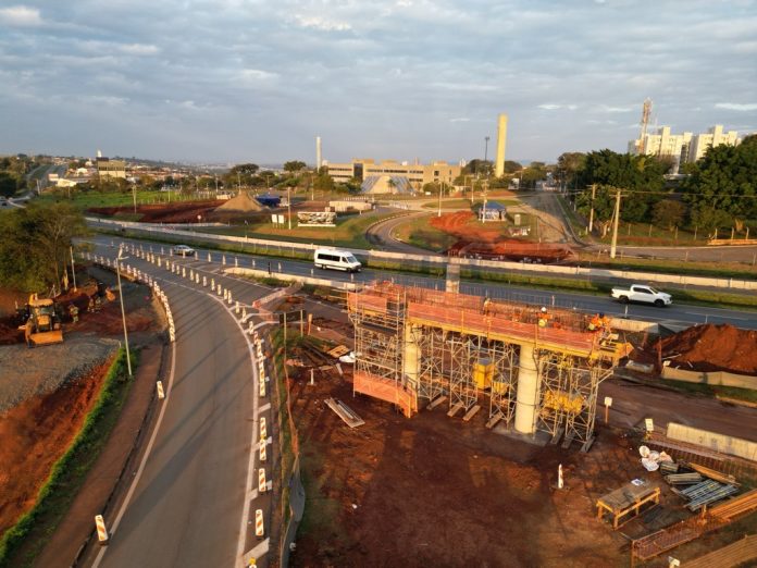 Serviços de lançamento de vigas de viaduto alteram o tráfego na SP-127, nesta terça (15)