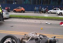 Motoqueiro morre em colisão com dois carros na SC-108, em Brusque Motoqueiro morre em colisão com dois carros na SC-108, em Brusque