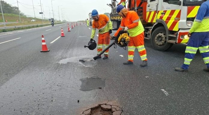 Via Dutra (BR-116) recebe serviços de recuperação do pavimento, após período de chuvas