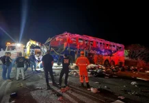 Acidente envolvendo ônibus e caminhão-baú, no Trevo de Cariri, na BR-116/MG deixa 6 mortes, em Cachoeira do Pajeú