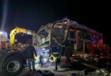 Ônibus de acidente com 6 mortes na BR-251/116/MG está irregular e é um infrator contumaz