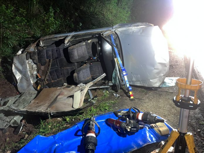 Capotamento na rodovia ERS-452 mata um e deixa cinco feridos, em Feliz