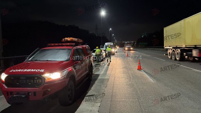 Motorista comete suicídio, após parar HB20 no acostamento da Imigrantes, em Cubatão (SP)