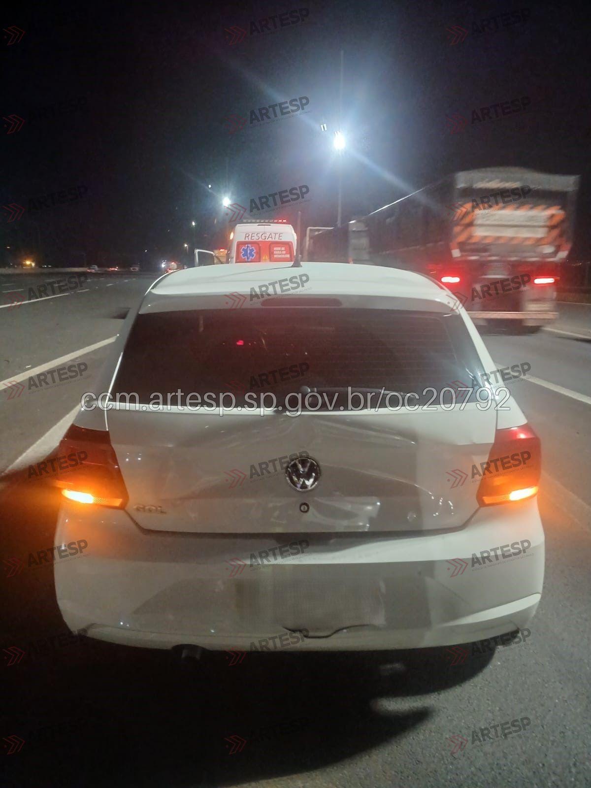 Cancela de pedágio na Via Anhanguera não abre e causa acidente com carro, micro-ônibus e carreta, em Limeira