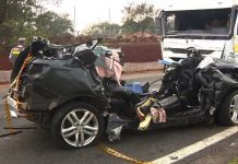 Utilitário cruza canteiro central da SP-332, bate de frente com carreta e motorista morre, em Paulínia Utilitário cruza canteiro central da SP-332, bate de frente com carreta e motorista morre, em Paulínia