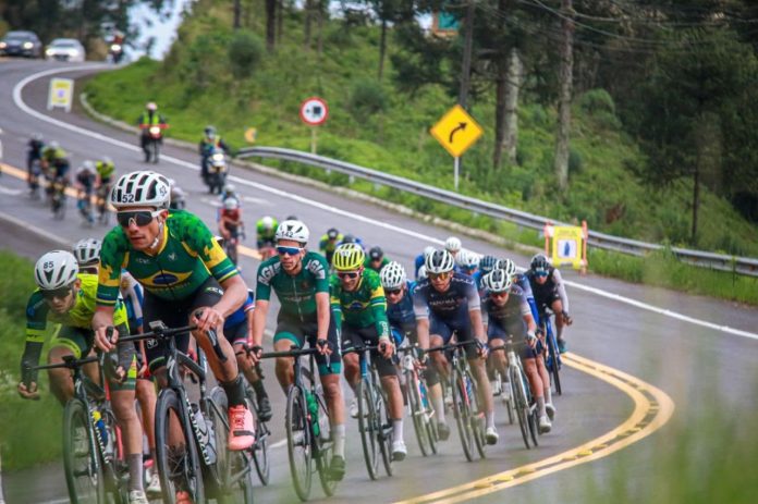 Volta Ciclística de Santa Catarina interdita Serra do Rio do rastro, na SC-390, neste sábado (5)
