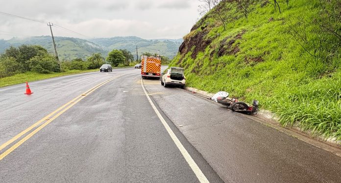 Motoqueiro morre em acidente com carro na SC-480, em Chapecó