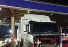Cancela de pedágio na Via Anhanguera não abre e causa acidente com carro, micro-ônibus e carreta, em Limeira