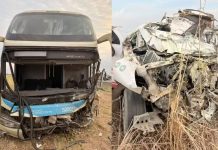 Colisão entre ônibus e carro funerário deixa dois mortos na BR-020, na Bahia