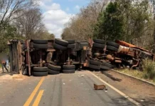 Caminhoneiro bêbado é preso após causar acidente com ônibus na GO-060, em Iporá, e deixar 6 feridos Caminhoneiro bêbado é preso após causar acidente com ônibus na GO-060, em Iporá, e deixar 6 feridos
