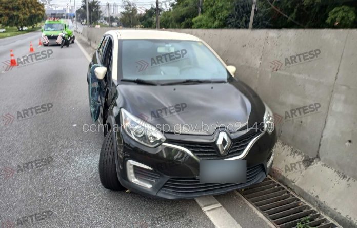 Acidente na Raposo Tavares deixa um ferido grave, em São Paulo (SP)