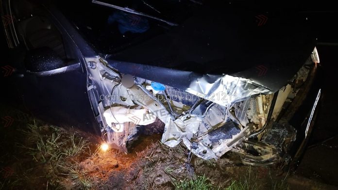 Colisão entre camionete Amarok e Fusca deixa dois mortos na Dom Pedro I, em Perdões Colisão entre camionete Amarok e Fusca deixa dois mortos na Dom Pedro I, em Perdões