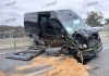Van roubada e em fuga pela SP-270 causa acidente com 5 veículos e condutor morre baleado, em Cotia Van roubada e em fuga pela SP-270 causa acidente com 5 veículos e condutor morre baleado, em Cotia