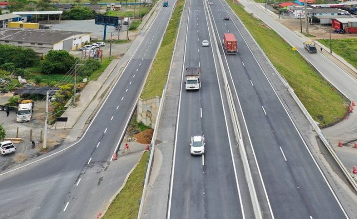 Passagem inferior é liberada ao tráfego na rodovia BR-470, em Santa Catarina Passagem inferior é liberada ao tráfego na rodovia BR-470, em Santa Catarina