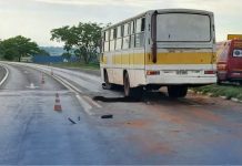Garupa morre em acidente entre moto e ônibus na MS-497, em Paranaíba Garupa morre em acidente entre moto e ônibus na MS-497, em Paranaíba