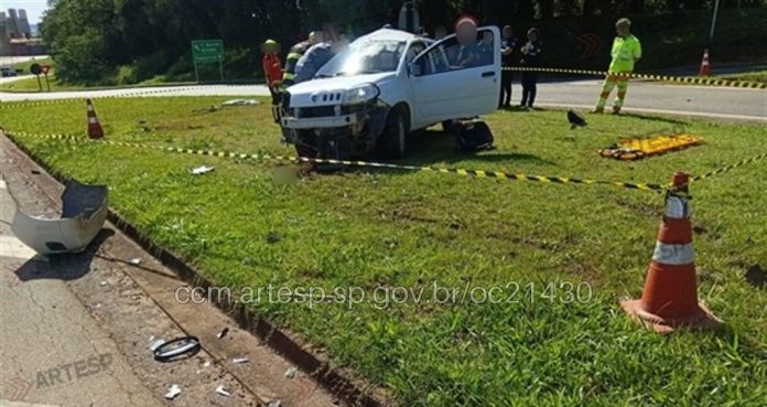 Mãe e três filhos pequenos morrem em acidente na SP-258, em Taquarivaí