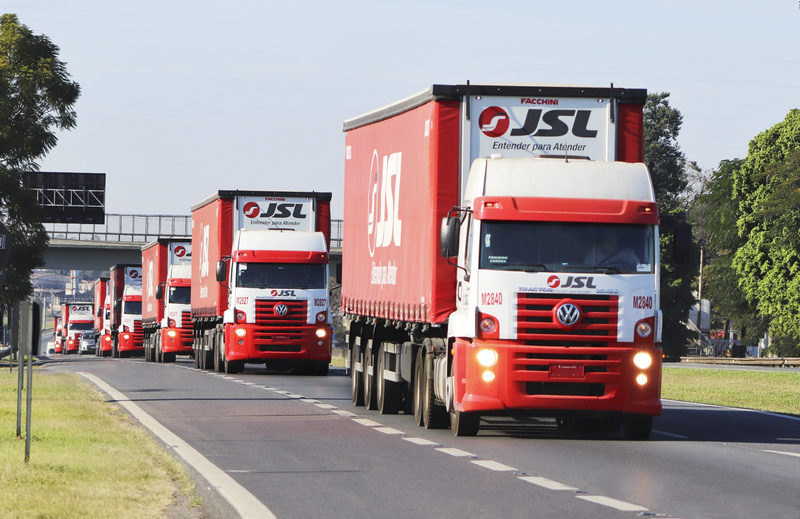 JSL faz mutirões de emprego para preencher mais de 600 vagas de caminhoneiro no MS e em SP