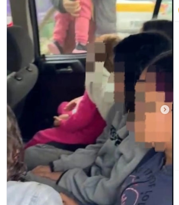 GM Corsa com 11 pessoas, sendo 9 crianças, é flagrado pela PMRv-SC na SC-406, em Floripa GM Corsa com 11 pessoas, sendo 9 crianças, é flagrado pela PMRv-SC na SC-406, em Floripa