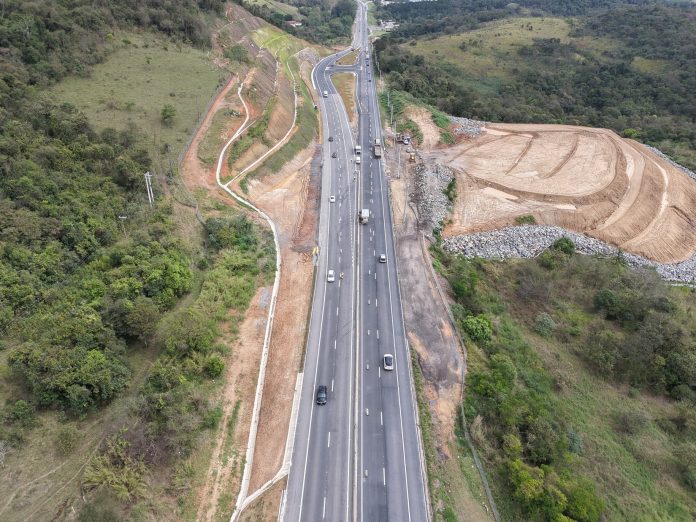 Rodovia Lívio Tagliassachi tem última operação emergencial de desmonte de rocha