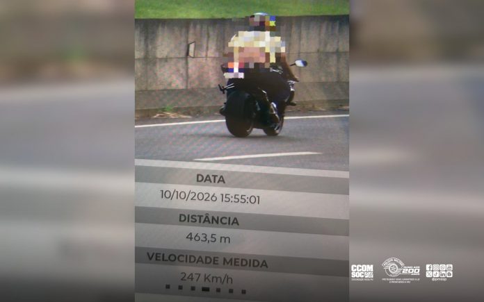 Motoqueiro "voando baixo" a 247km/h é flagrado na SP-461, em Birigui