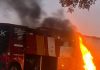 Ônibus da Hélio Turismo pegou fogo na BR-070 no Mato Grosso, com duas motos no bagageiro