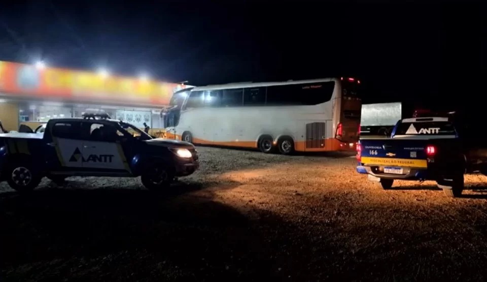 Motos em ônibus