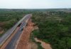 Lançamento de vigas da ponte Ribeirão Espinheiro interdita BR-364/MT, entre Várzea Grande e Acorizal Lançamento de vigas da ponte Ribeirão Espinheiro interdita BR-364/MT, entre Várzea Grande e Acorizal