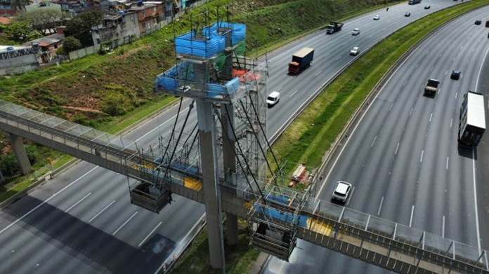Passarela na Bandeirantes