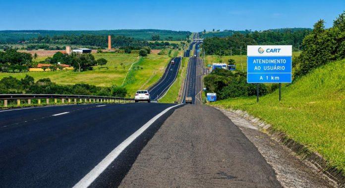 Fiscalização eletrônica identifica distrações ao volante na Raposo Tavares (SP-270) Fiscalização eletrônica identifica distrações ao volante na Raposo Tavares (SP-270)